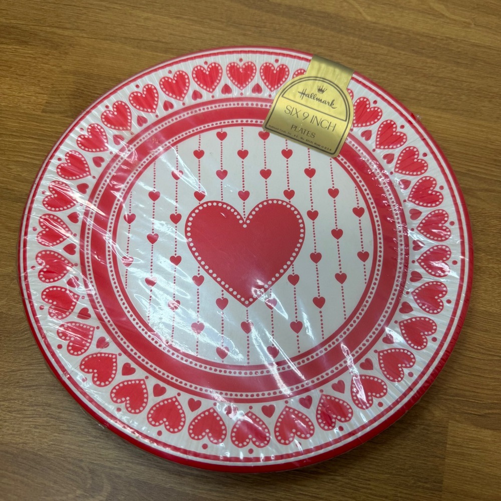 Vintage Hallmark Valentine Heart Paper Plates Red White 9 Inch 6 Count Sealed